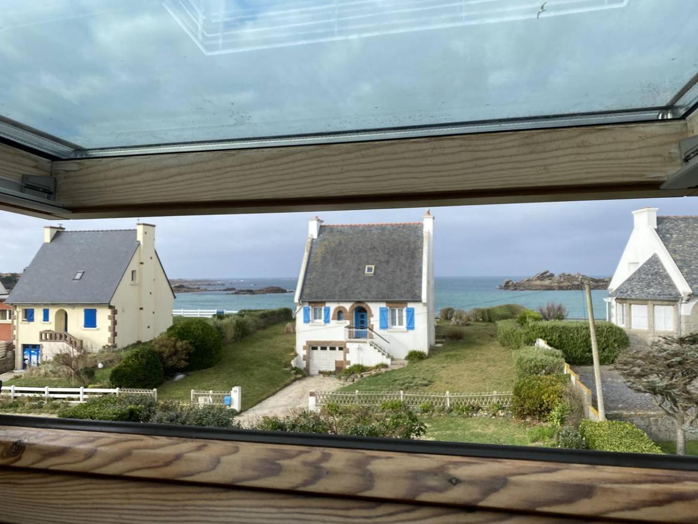 Maison 4 personnes à 100m de la plage de la Grève Rose à TREGASTEL - Ref 142 Extérieur photo